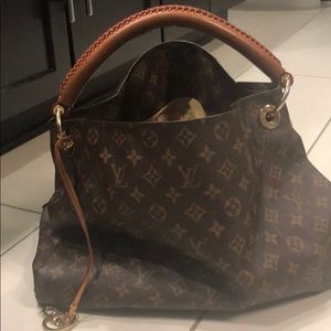 Louis Vuitton Artsy Purse